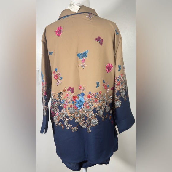 Floral Button-Up Shirt with Butterfly Print - Picture 4 of 11